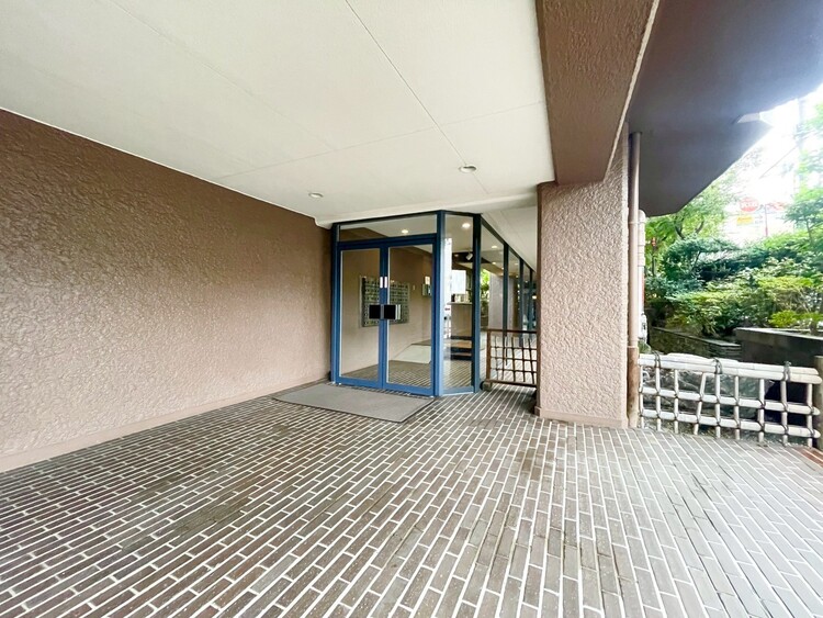 その他 上質感漂う玄関アプローチです。