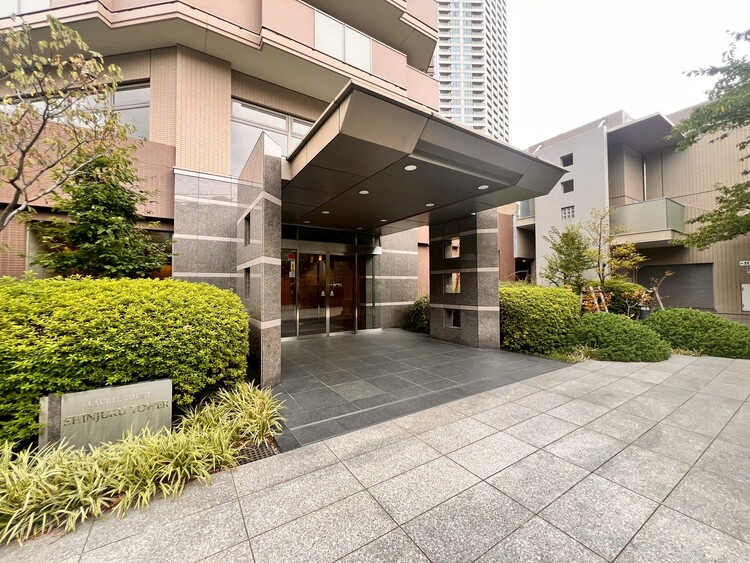 その他 上質感漂う玄関アプローチです。