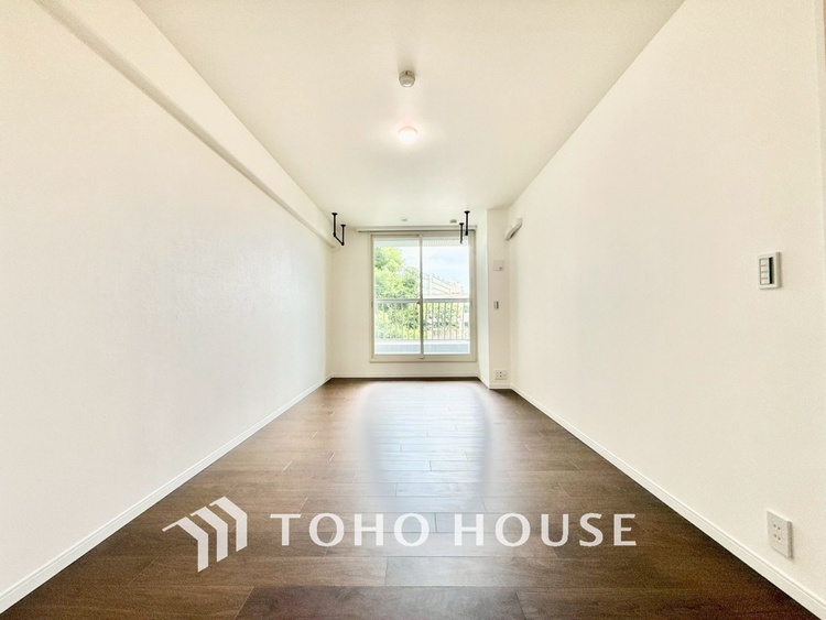 内装 ◆間接照明◆オレンジ色の光が僕達を大人な気分にさせる。静かで優しく語りかけるその光は、今日の終わりを告げてくれ、でも明日にはいい事が必ず来るよ。そんな囁きが聞こえてくる