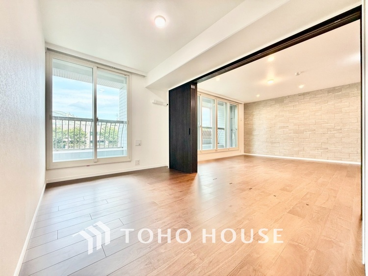 内装 ◆子供部屋◆冷涼な風、そよぐリビング。だんらんの場所はここから始まり、ここで終わる。家族の笑顔が集う素敵な場所だから、こだわり抜いた思いが詰まっているのだと思う。