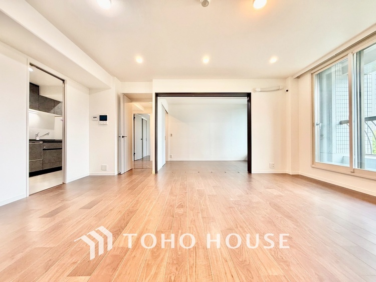 内装 ◆隠された美しさ◆流麗な音楽が流れているような繊細でいながら整然かつ堅牢なこの空間。この空間は確かに美しい。しかし、そこには美しさ以上のものが隠されている。