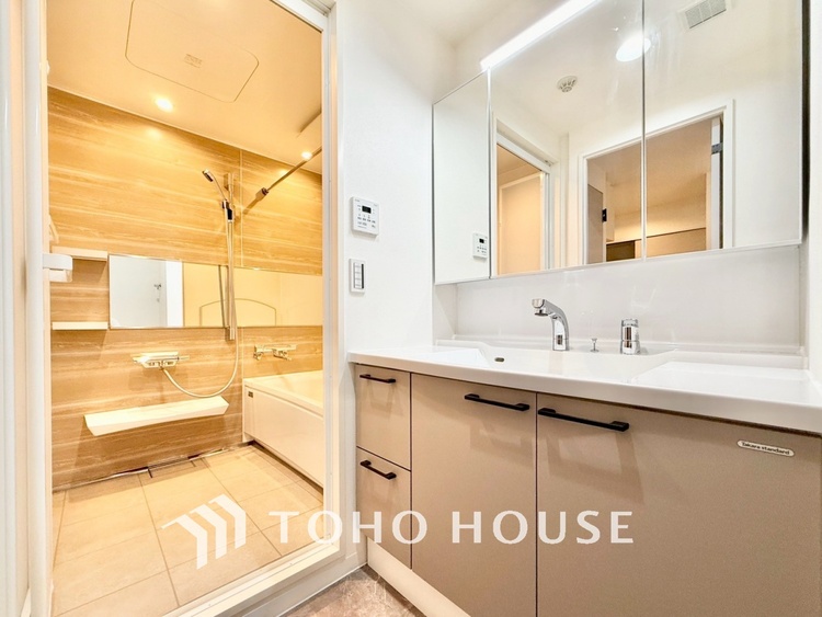 洗面 ◆洗面◆清潔感のある水回り。白で統一されたスタイリッシュな空間。毎日使う場所だから究極にシンプルにこだわりました。