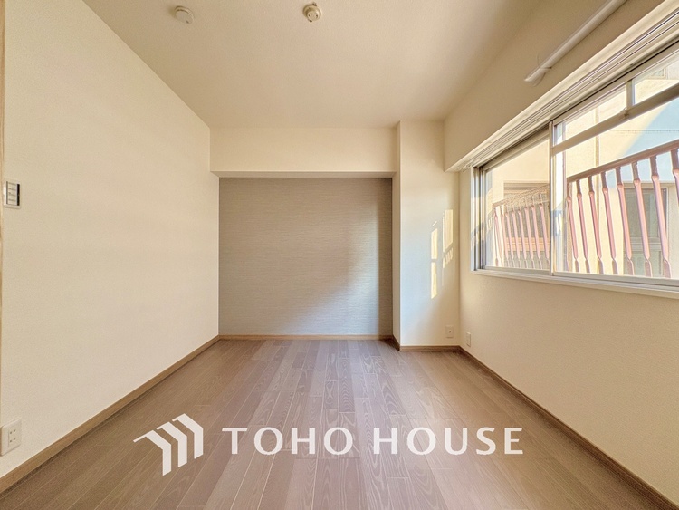 内装 【ROOM】感性を育むプライベートルームはシンプルでスマートな空間。好みの空間で読書をしたり、音楽を聞いたりと一人の時間も充実したものにできます。