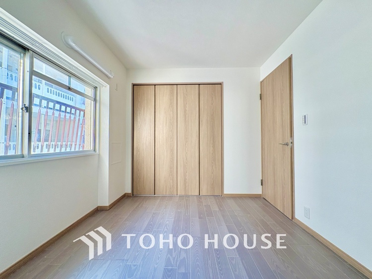 内装 【ROOM】感性を育むプライベートルームはシンプルでスマートな空間。好みの空間で読書をしたり、音楽を聞いたりと一人の時間も充実したものにできます。