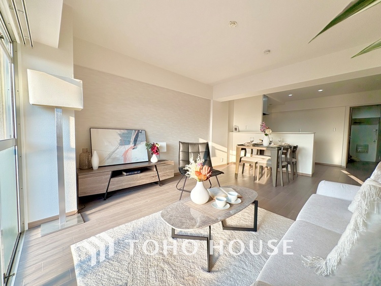 内装 「想像していた以上に広い」が写真を撮っているときの感想です。家事動線に配慮したプランによりご家族がくつろげる明るく広い空間が確保できました。