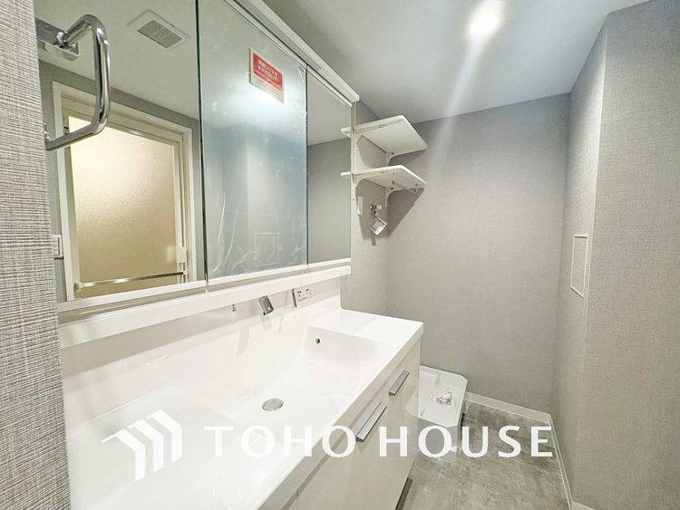 洗面 落ち着きのある色合いでまとめられた洗面室