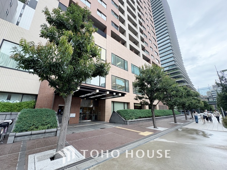 外観 【ENTRANCE】◆家族◆家で家族と過ごす時間は限られている。帰りを待つ家族の元へと急ぐときの弾む思い。そんな思いを引き立てる邸宅。