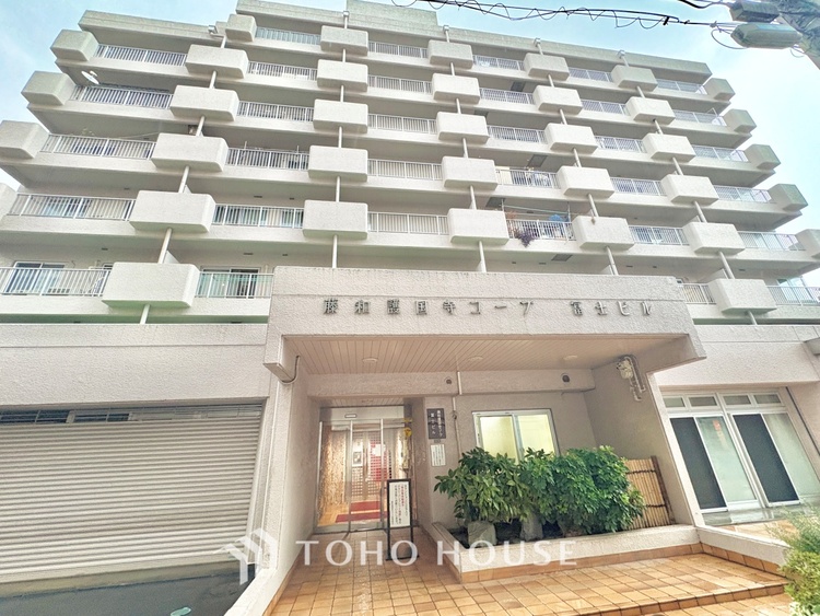 外観 ほんの少しのこだわり。ちょっとした色使いがその家がもつ雰囲気、趣（おもむき）を携え、暮らす家族や訪ねてくる友人・知人に新鮮な香りを運んできます。