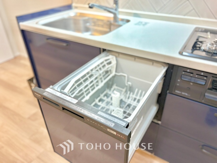 キッチン 無駄を削ぎ落としたミニマルなデザインが、空間に静謐な美しさをもたらします。研ぎ澄まされた感性を満たす場所です。