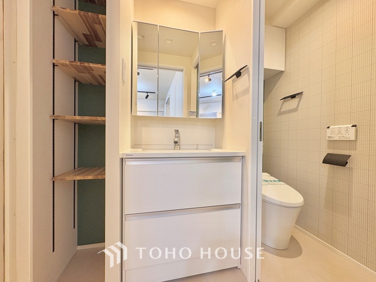 洗面 清潔感あふれる洗面化粧台で、毎日の身支度を快適にサポートします。