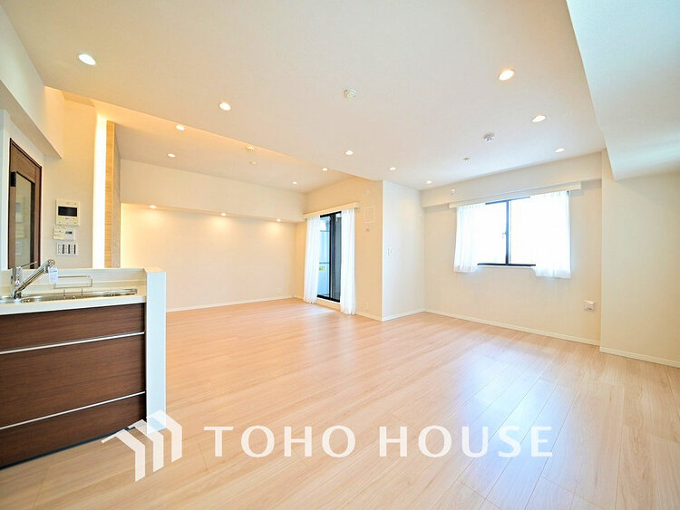 内装 上質な時間を育む暮らしのメインステージ。寛ぎとコミュニケーションを育む居心地のよい場所