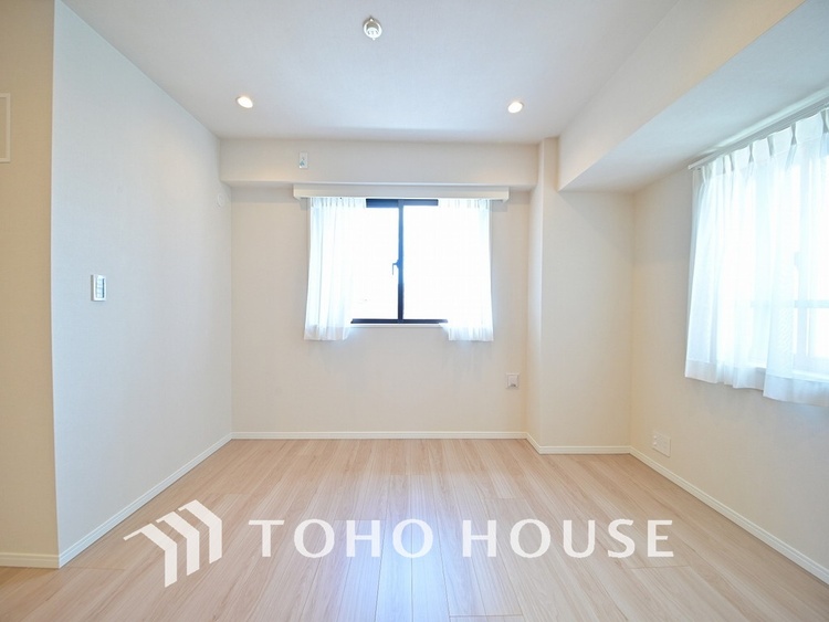 内装 採光もある洋室は、くつろぎのひと時を過ごすのにぴったり