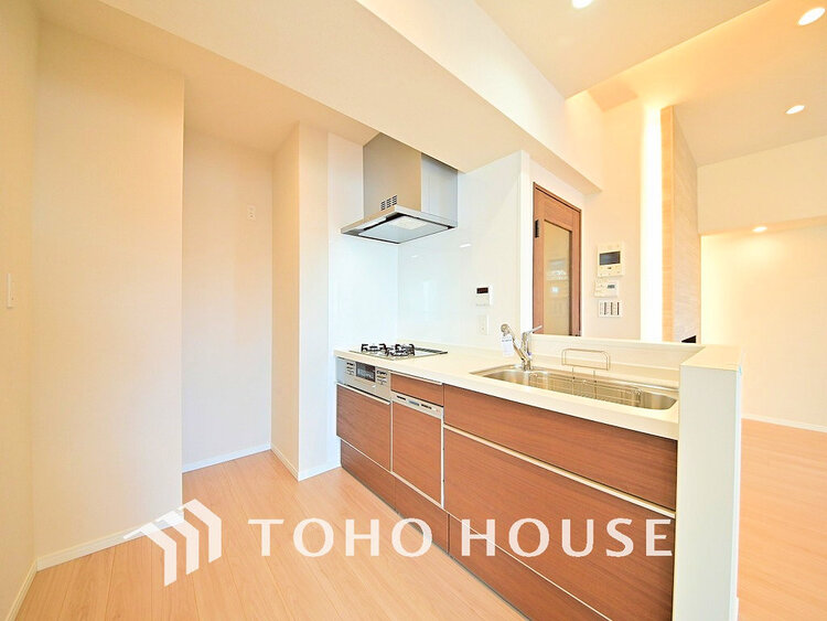 キッチン 落ち着きのあるカラーで統一された清潔感と気品が溢れるキッチン