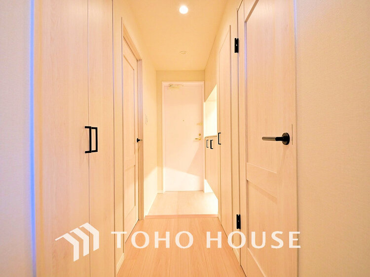 玄関 落ち着いた雰囲気の玄関、家族の帰りを暖かく迎えてくれます