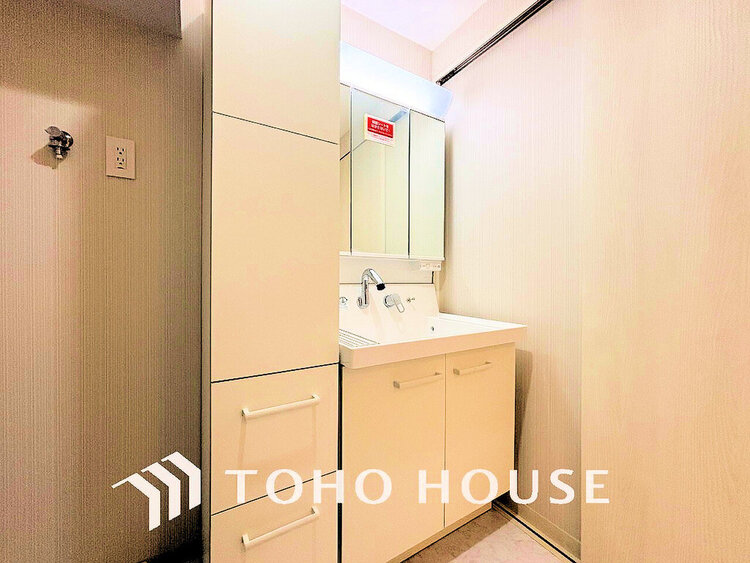 洗面 大きな洗面鏡付き!朝の身支度も楽しくなりますね