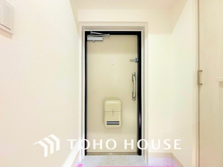 玄関 落ち着いた雰囲気の玄関、家族の帰りを暖かく迎えてくれます