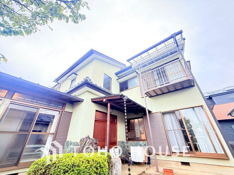 外観 〜自然豊かな住宅街に位置する2階建て6LDK〜庭付きでゆとりある暮らしを〜