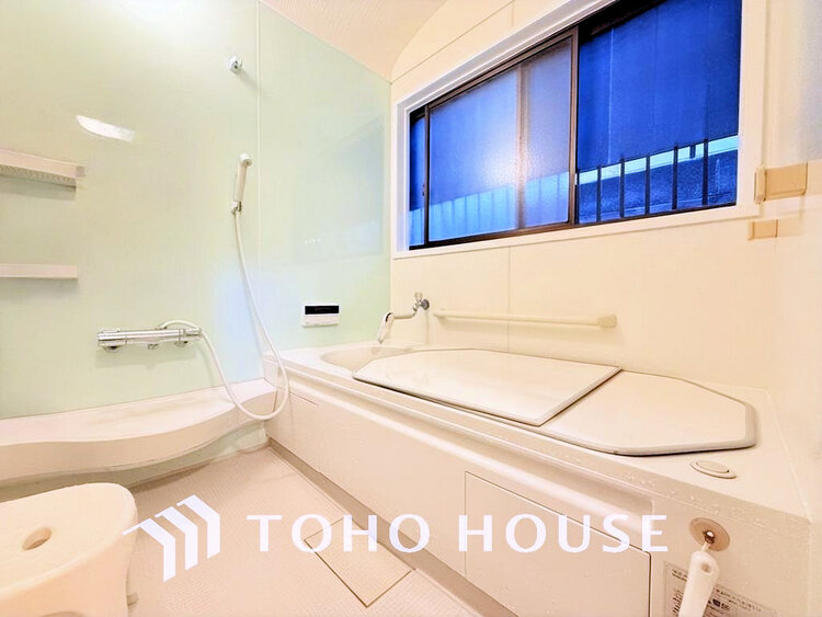 風呂 くつろぎの空間でゆったりバスタイム(現地には家具があります)