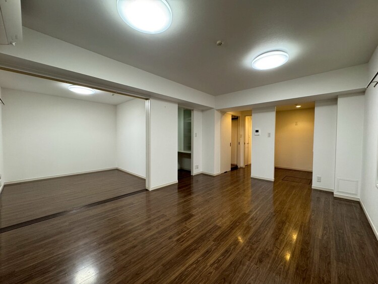 居間 伸びやかな空間のなかで、ゆったりとしたひとときを過ごせます。