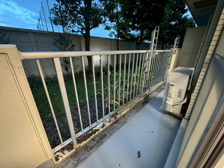 バルコニー 朝の澄んだ空気や、夕方に吹く清々しい風を感じられるバルコニー。