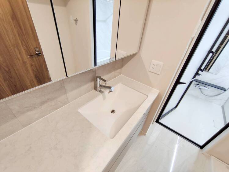 洗面 清潔感を感じられる洗面化粧台。