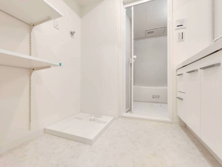 その他 十分な広さの脱衣所。