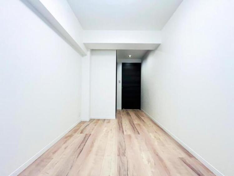 内装 居室はひとり時間を過ごせる安らげるお部屋として活用できます！収納スペースあり！荷物が多くても十分！ベッドや勉強机、テレビなどを置きたい場合におすすめ！！過ごす時間が長くてもゆったり過ごせそうですね！