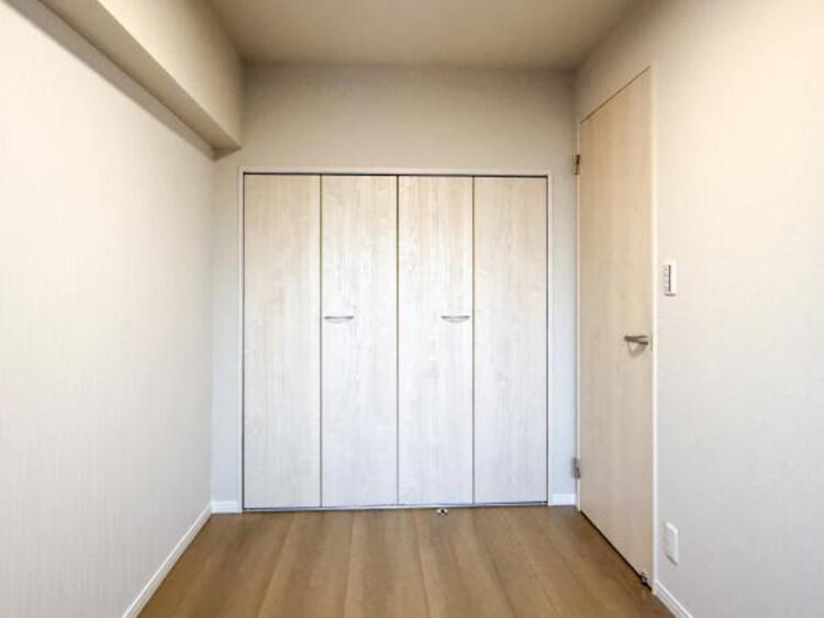 内装 過ぎ行く時間をゆったりと感じることができる落ち着いたお部屋。リビングで楽しく過ごした後はプライベートな時間を満喫できます。静かな環境でリラックスタイムをスタートさせてください。