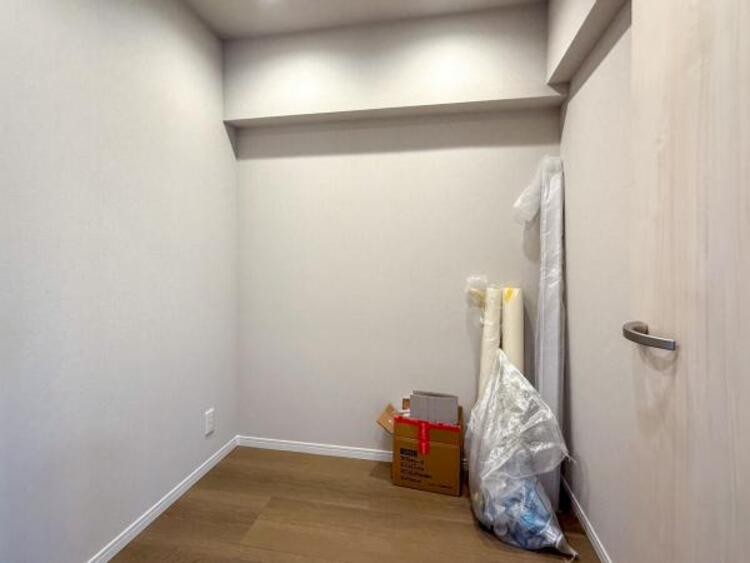 内装 約2.1帖のサービスルームです。