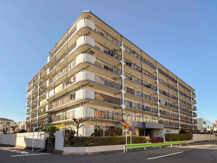 外観 場所によって暖かい日差しの入り方・見え方も違うお住まい。実際の日当たりや現地の雰囲気もご確認ください。