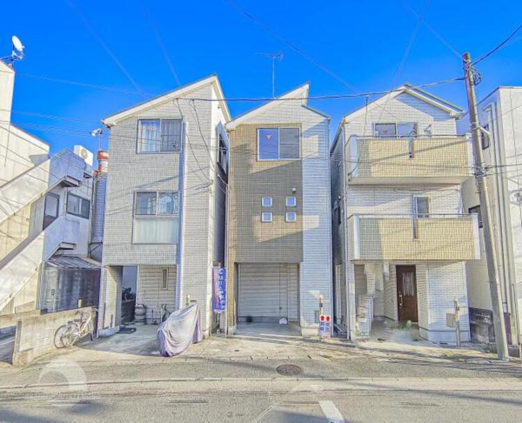 外観 家の良し悪しだけではなく周辺環境も重要なポイントとなります！ご案内時に周辺環境もご案内いたします！流行に左右されず将来にわたって価値が継続する佇まい！良好な住環境が保たれたエリアで新生活を過ごせます 