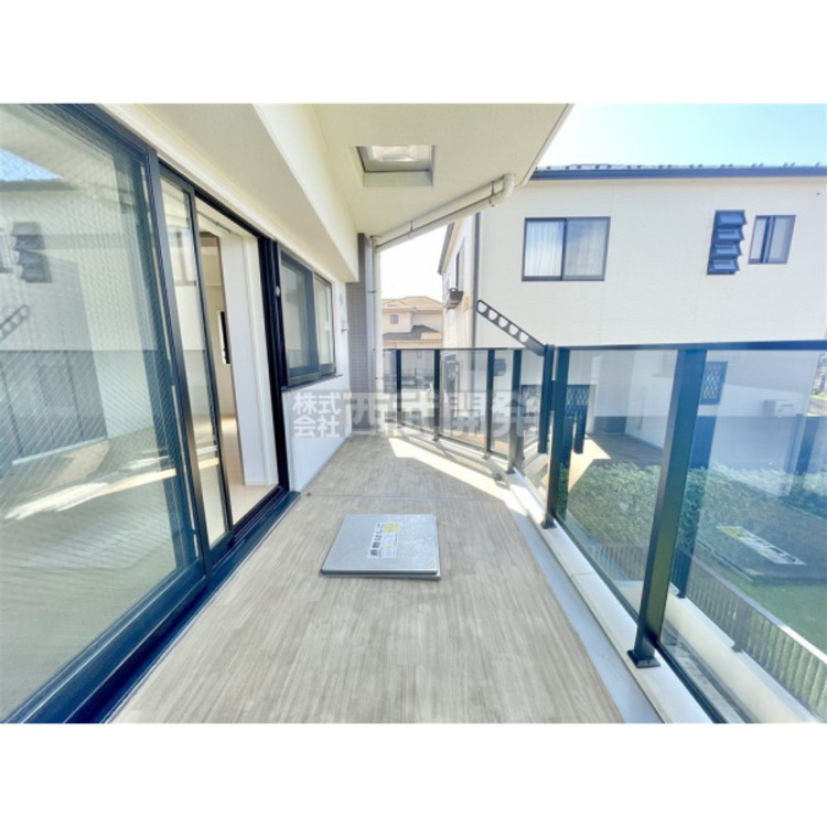 バルコニー 奥行きたっぷりのバルコニーは洗濯物もラクラク干せちゃいます。