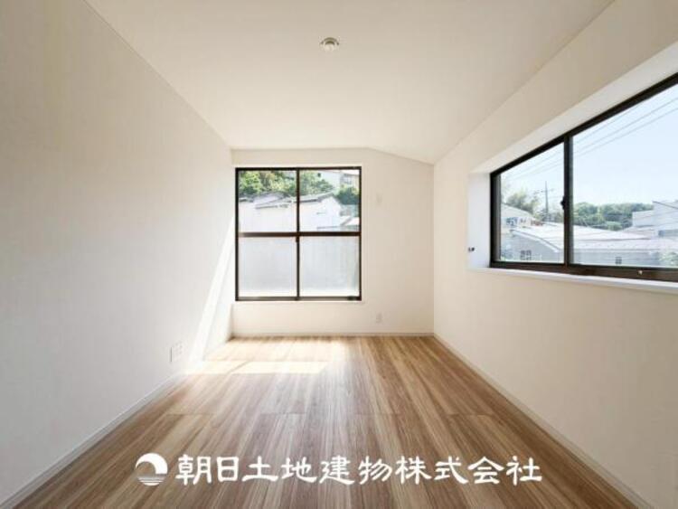 内装 【外観写真】温かい太陽を感じる事ができるのは、目の前に遮るものが無いから。彼方に広がる風景が絵画のように広がります。