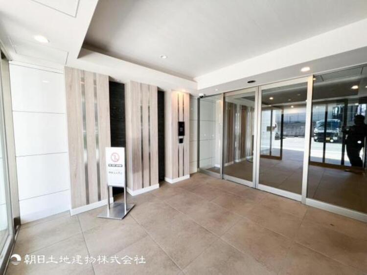 エントランス 【外観写真】大切な家族、お客様をお迎えする玄関は住宅の入口。仕事が終わって疲れた日でも、あなたを受け入れてくれます。