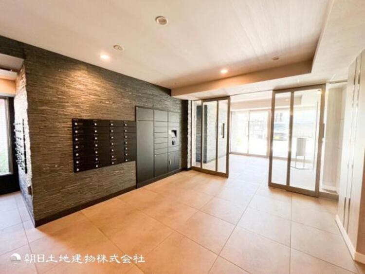 その他 【外観写真】高級感漂うエントランス。大好きなご家族の帰り、遊びに来てくれる友人を優しく迎える・優しさに満ちた生活空間を演出します。