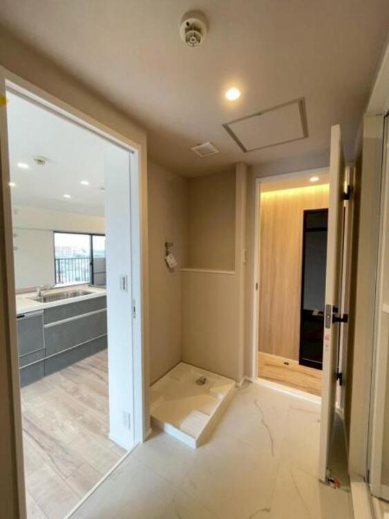 洗面 廊下とキッチンからの2WAY動線につき、行き止まりがなくご家族の集まる時間帯や洗濯家事が快適です！