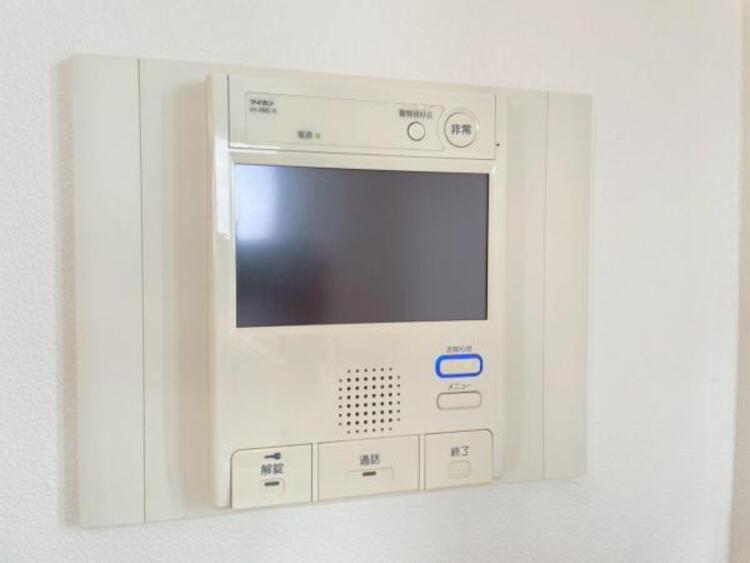 設備 お子様のお留守番時も、鍵の開錠前に確認ができ安心のモニターインターホン。 