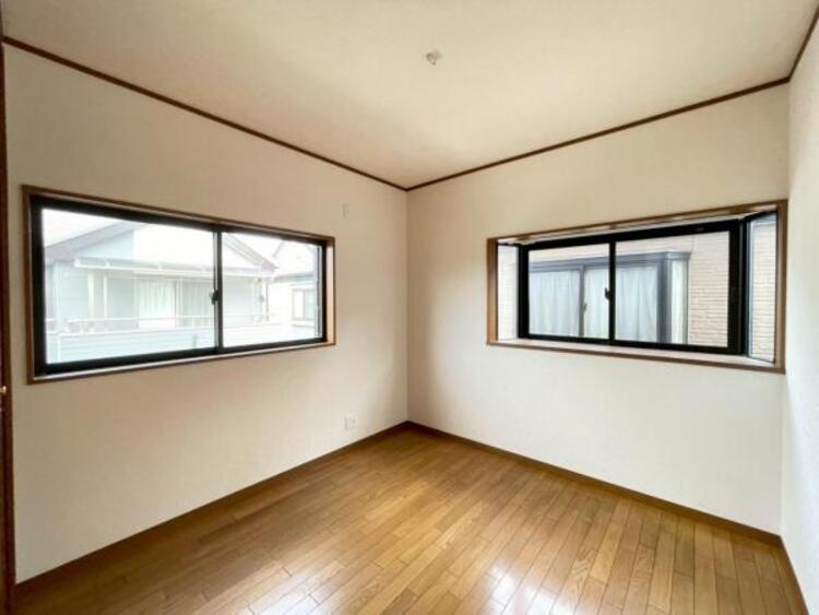 内装 2面採光の明るく風通しの良いお部屋です！ 