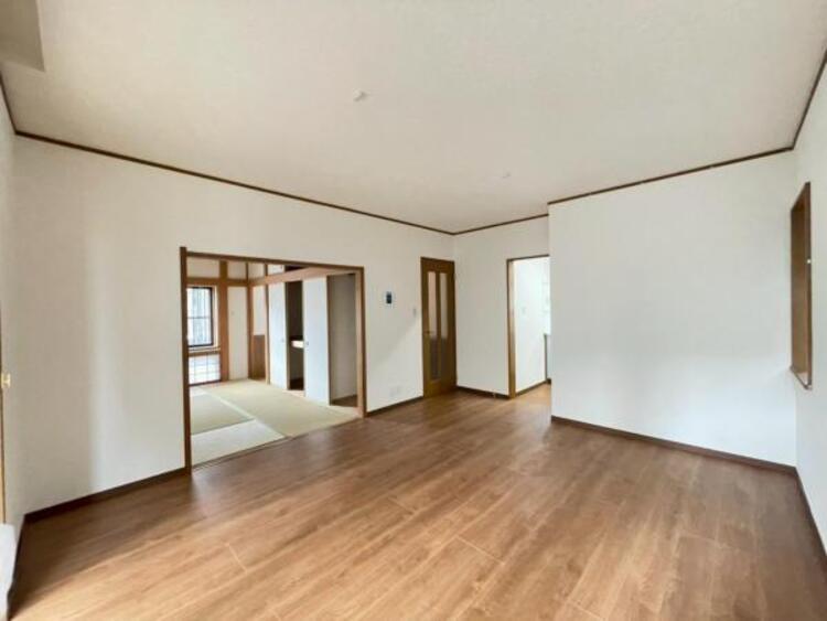 居間 家族団らんのときを優しく包み込む、明るく広々したLDK