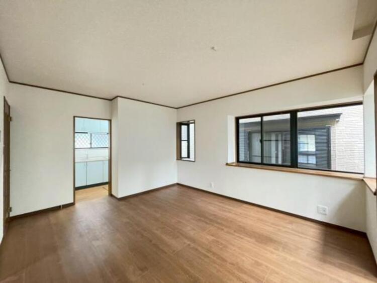 居間 食と憩いのスペースをゆるやかにわけ、生活にめりはりを感じられるLDKです