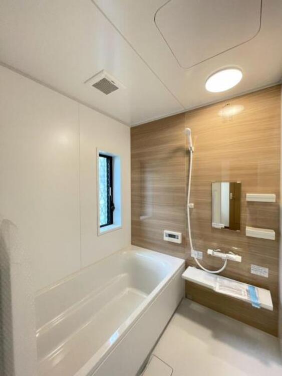 風呂 足を伸ばせる柔らかな曲線のバスタブが、日々の疲れを癒します