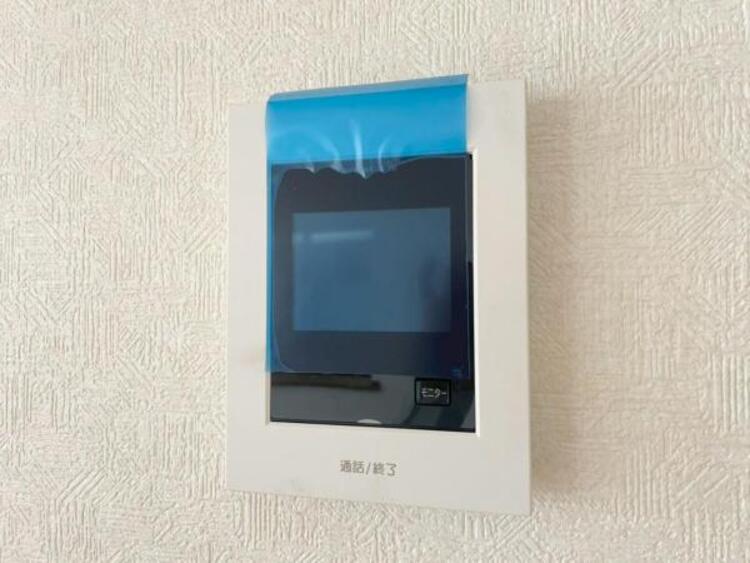 設備 お子様のお留守番時も、鍵の開錠前に確認ができ安心のモニターインターホン。 