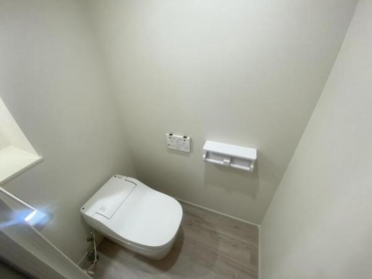 トイレ 清潔感のあるシンプルで使いやすいトイレです。