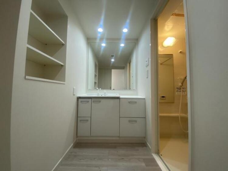 洗面 使い勝手の良い洗面台で、朝の準備もスムーズにこなせます。