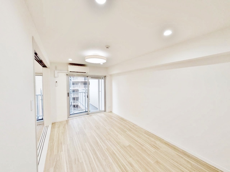 居間 居心地の良い空気感は、暮らしのステージを彩り、心からのやすらぎと満足感を与えてくれます。