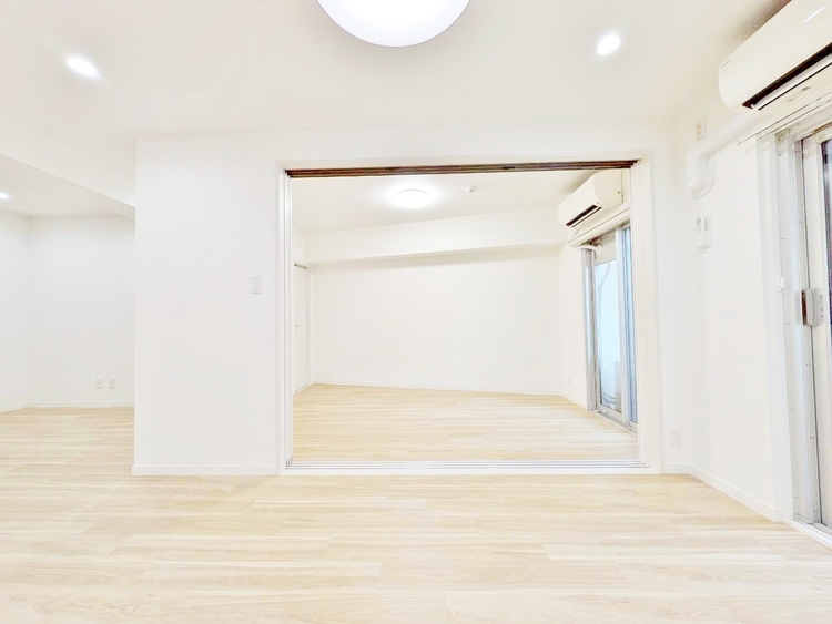 居間 快適に過ごす毎日を求めて、暮らしの中でご自身の「マイホーム」に創り上げて下さい。