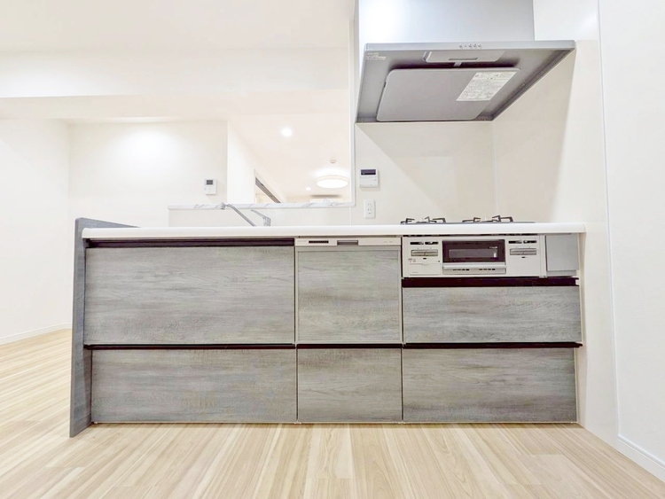 キッチン スマートな意匠と充実の機能を備えたキッチンが、暮らしにおいしい彩りを添えます。