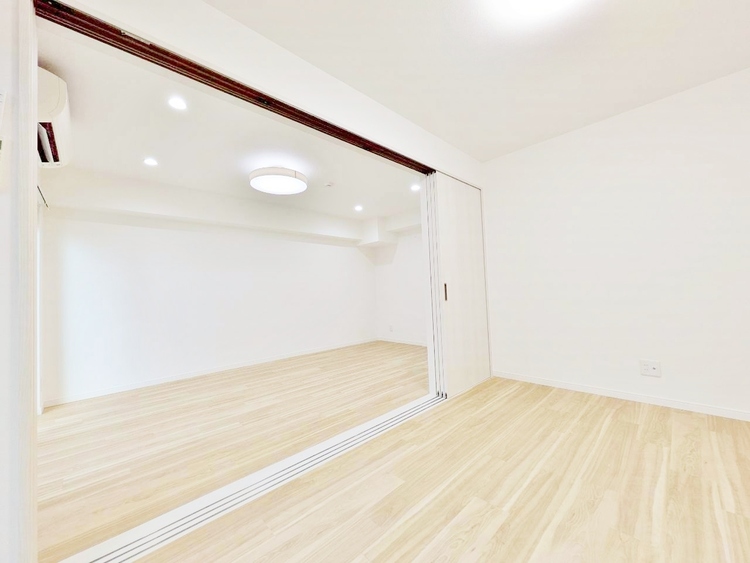 寝室 ベッドも十分に設置するスペースがあります。