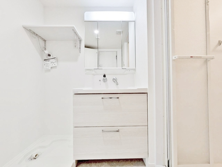 洗面 何かと物が増える場所だからこそ、スッキリと見映えの良い空間に。