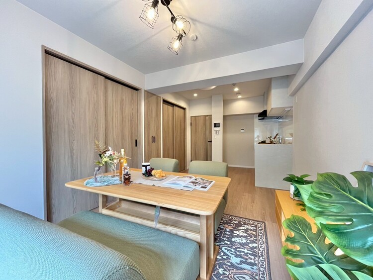 居間 居心地の良い空気感は、暮らしのステージを彩り、心からのやすらぎと満足感を与えてくれます。